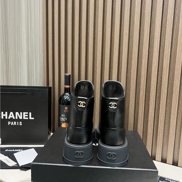 AMAZING leather combat boots I received these boots and more than one time . - Picture 4 of 6